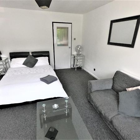 Town Centre Studio Flat! Basingstoke Exterior photo