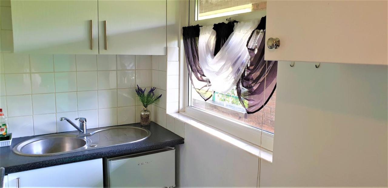 Town Centre Studio Flat! Basingstoke Exterior photo